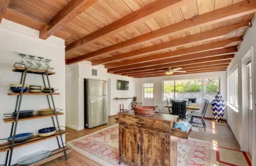 Jog Road Cottage | Private Beach Cottage walk steps to the beach, sleeps 6
