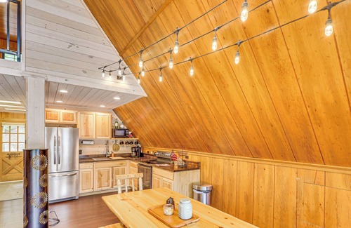 Milledgeville Cabin | Private Beach & Dock: Lakefront Sparta Cabin