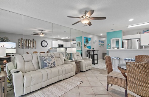 Avalon Beach Estates Condo | Private Beach Entry, Included Beach Setup + 2 Pools - Maravilla 4205