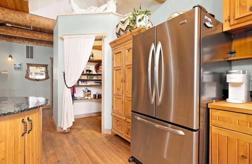 Burley House | Private Beach Estate on Stretch Island w/Hot Tub! Pet Friendly!