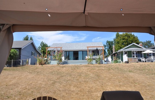 Point Roberts House | Private Beach, Fully Renoed Cottage, 50 Feet Of Waterfront on South Beach!