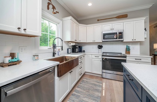 Miami Park House | Private Beach, Hot Tub, Basketball Court, Fire Pit, Screened Porch & SO Much More!