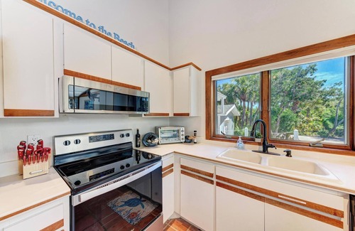 Englewood House | PRIVATE BEACH LIVING!