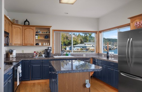 Hoodsport House | Private Beach | Pick your own Oysters | Kayaks | Firepit