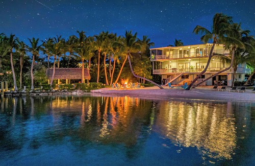 Islamorada House | PRIVATE BEACH, Pickleball Court and Tiki Bar/Heated Pool/Designated Paradise Key