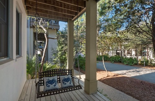 Rosemary Beach Cottage | PRIVATE BEACH/POOL ACCESS -Minutes to the beach- Charming-4 Bikes Included