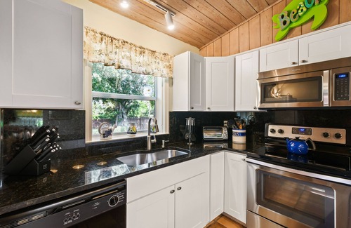 South Beach House | PRIVATE BEACH STEPS FROM OCEAN PARADISE,ORCHID ISLAND PETS ALLOWED DISCOUNT