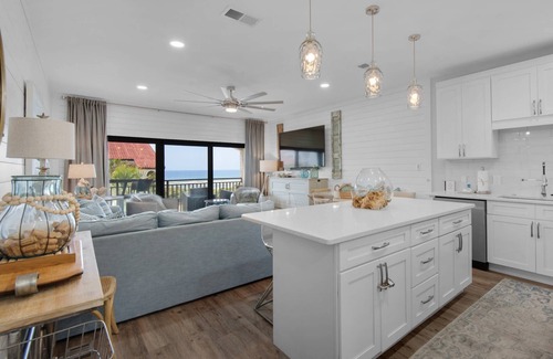 Seagrove Beach Condo | Private Beach | 1 minute walk to Beach! | Beautifully updated 1 bedroom condo | Sleeps 6 | Wi-Fi