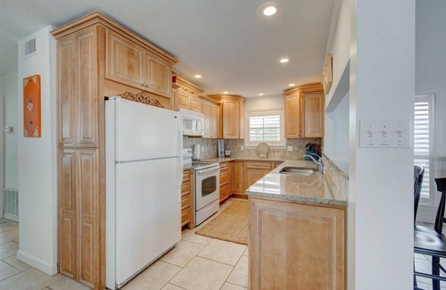 Holiday Isle Villa | Private Beach Villa! FREE BEACH CHAIRS, 5 pools, hot tubs, and Free Par 3 golf!