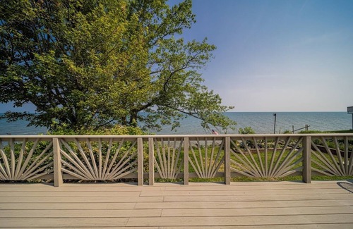 Geneva House | Private Beachfront Escape - Beautiful Lake House