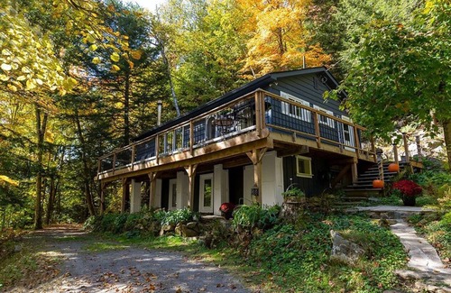 Utterson Cottage | Private Beachfront Oasis on Skeleton Lake