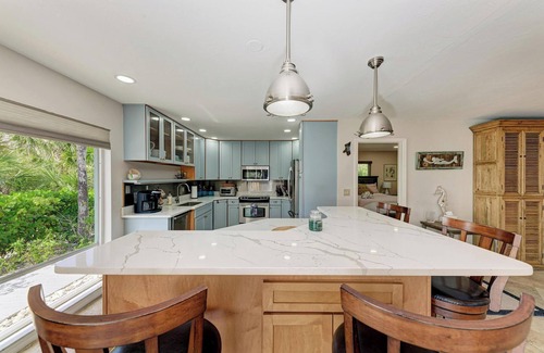 Englewood House | PRIVATE BEACHFRONT PROPERTY