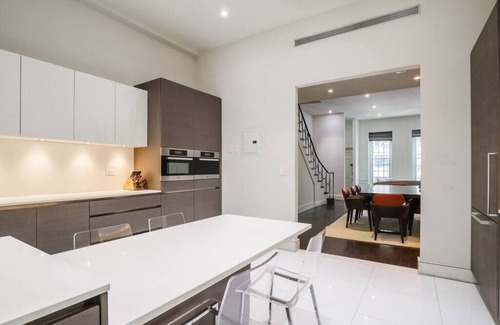 Upper East Side House | Private, Beautiful Upper Eastside Townhome