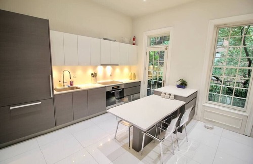 Upper East Side House | Private, Beautiful Upper Eastside Townhome