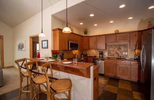 Stanley Hills Condo | Private, beautifully decorated mountain home!