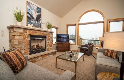 Stanley Hills Condo | Private, beautifully decorated mountain home!