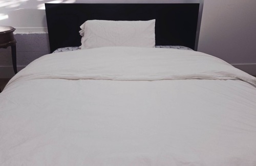 Delta Bed & Breakfast | Private bedroom (2) in shared suit