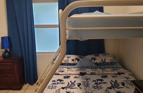 Coral Way Bed & Breakfast | Private Bedroom and Bathroom in a house in Little Havana