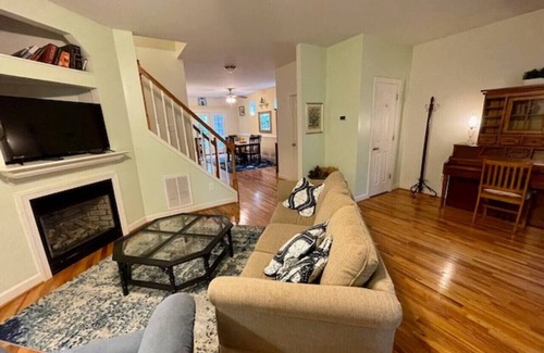 Venable House | Private Bedroom, Easy Walk to UVA