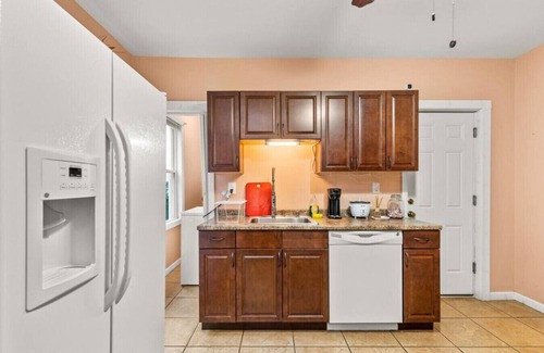 Bridgeport Apartment | Private bedroom, Yale and St. V