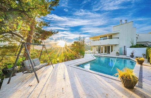 Bel Air House | Private Bel Air Estate w/Pool 5 min from Sunset