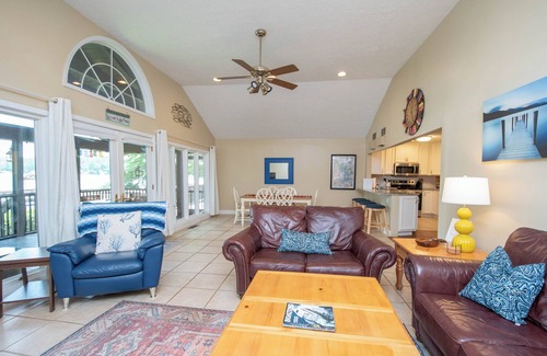 Jacksons' Gap House | Private Boat Ramp, Dock, Pet Friendly, Screen Porch, Firepit, Fish, Kayak, Relax