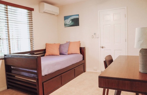 Portlock Villa | Private Boutique Resort in Hawaiian Paradise-Lush Backyard, Pool, Wifi & BBQ!