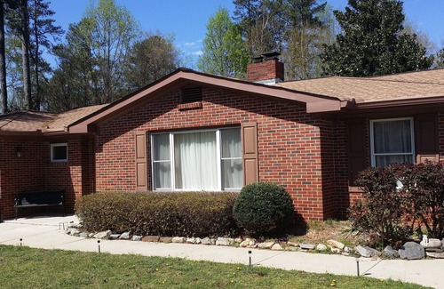 Roswell House | Private & Brick Ranch house- Walking distance to Historic Roswell