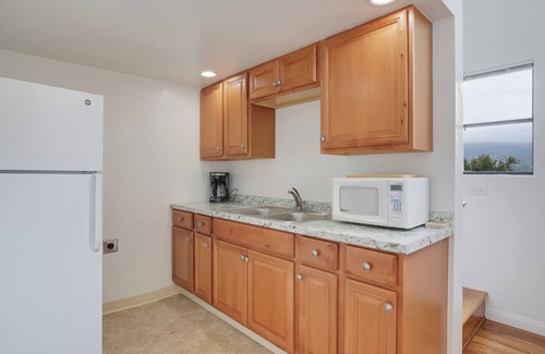 Westside Apartment | Private, Bright and Clean with VIEWS. Near Cottage Hospital, Beach, & Downtown