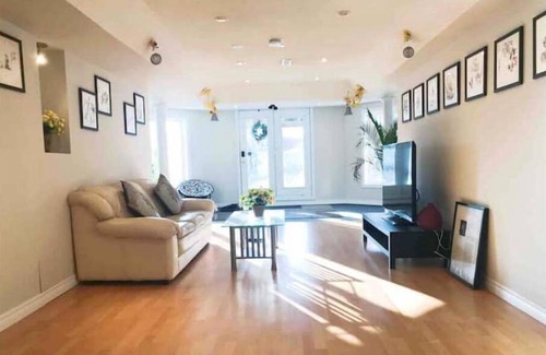 Richmond Hill Apartment | Private & Bright walkout apt with 2bdr &2wc&2pk