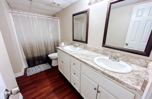 Central City Apartment | Private Budget Rental–Near Downtown and Beach