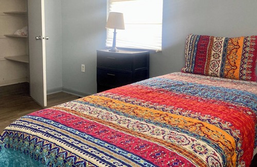Lakeland House | Private Budget Split House near Lake Parker