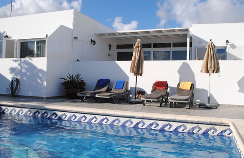 La Asomada House | Private bungalow for 6 people. with sea view, wifi and heated pool (4mX8m)