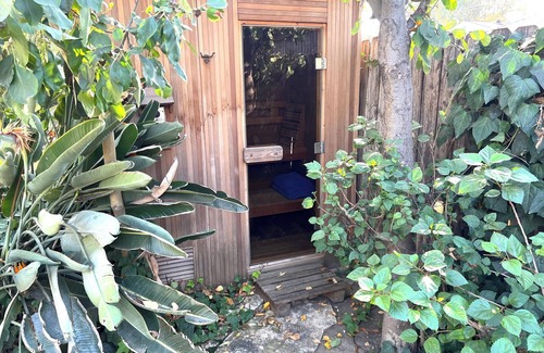Valley Glen House | private bungalow njacuzzi and sauna