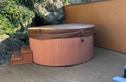 Smith River Cabin | Private Cabin 21 with Jacuzzi and Spacious Deck with View and Outdoor Seating (Private Beach Owned by White Rock Resort)