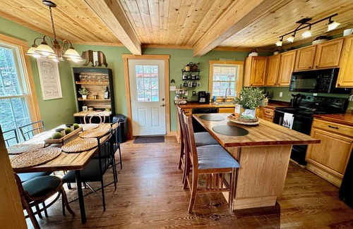 Dahlonega Cabin | Private Cabin by the Creek