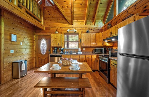 Gatlinburg - Pigeon Forge Cabin | Private Cabin in the Smokies w/Arcade, Fireplace, Hot Tub, BBQ!