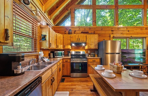 Gatlinburg - Pigeon Forge Cabin | Private Cabin in the Smokies w/Arcade, Fireplace, Hot Tub, BBQ!