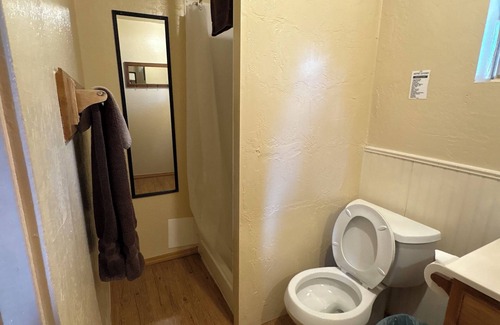 Payson Cabin | Private Cabin in the Pines– Indoor Jacuzzi, Fireplace, Kitchenette, Porch Swing.