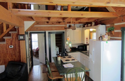 Spencer Cabin | Private cabin in the woods with a Hot Tub! 5min to Park