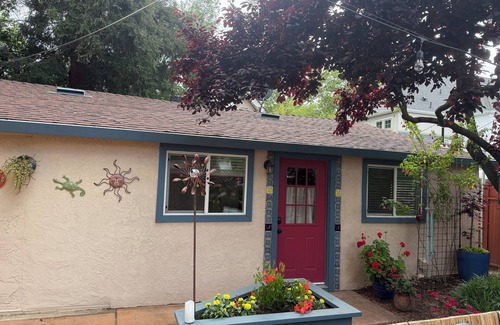 East Sacramento Cottage | Private Casita in East Sacramento