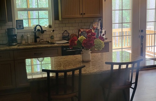 Edgemoor House | Private Catawba Home 4 bedrooms 2 bathrooms near the Lake, River, and Carowinds!