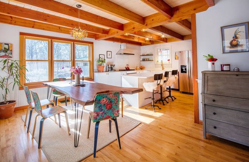 Edgartown House | Private Chappaquiddick Retreat with Large Screened in Porch. Minutes from Beach!