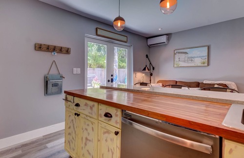 Bayshore Cottage | Private & Charming Cottage 2 bedrooms in Miami Beach