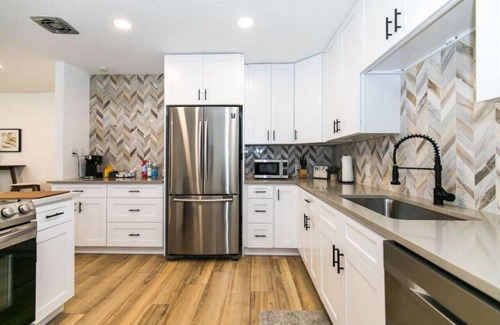 Berkley Apartment | Private Chic 2br | 10 min to Downtown| Fast Wifi