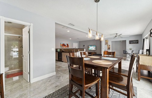North Andrews Gardens Villa | Private Clean & Cozy Villa for Friends & Families