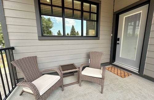 Northwest Calgary Apartment | Private, clean, stocked carriage suite! 15 min to downtown, 45 min to mountains