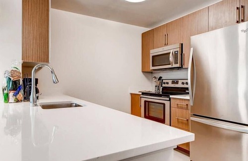Hudson Exchange Apartment | Private & Clean | Work from Home | Washer/D | GLS