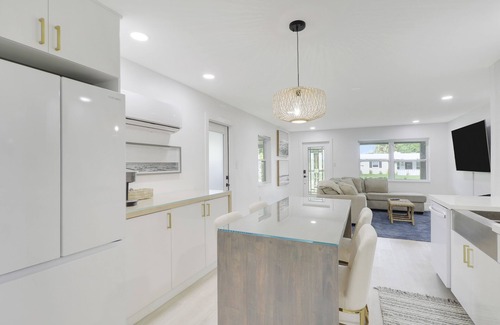 Jensen Beach House | Private Coastal Retreat walking distance to downtown Jensen Beach Sleeps 6