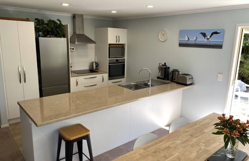 Whakatane House | Private Coastal Sanctuary, Next to the beach!